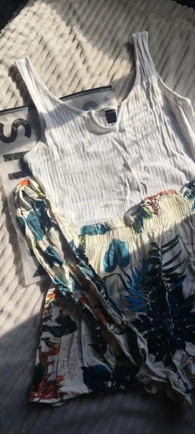 Entero Shein blanco con estampado floral - miniatura 1