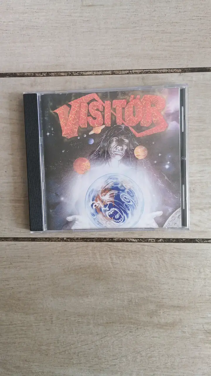 CD de música Visitor con carátula original - 1