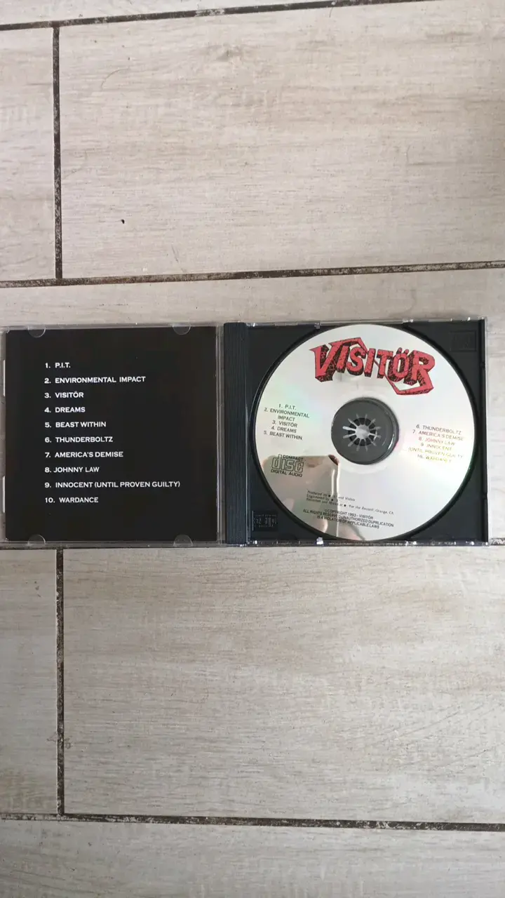CD de música Visitor con carátula original - 2