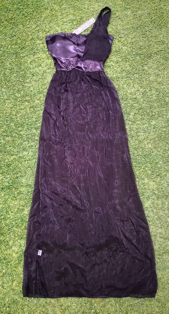 Vestido largo de fiesta negro con un hombro
