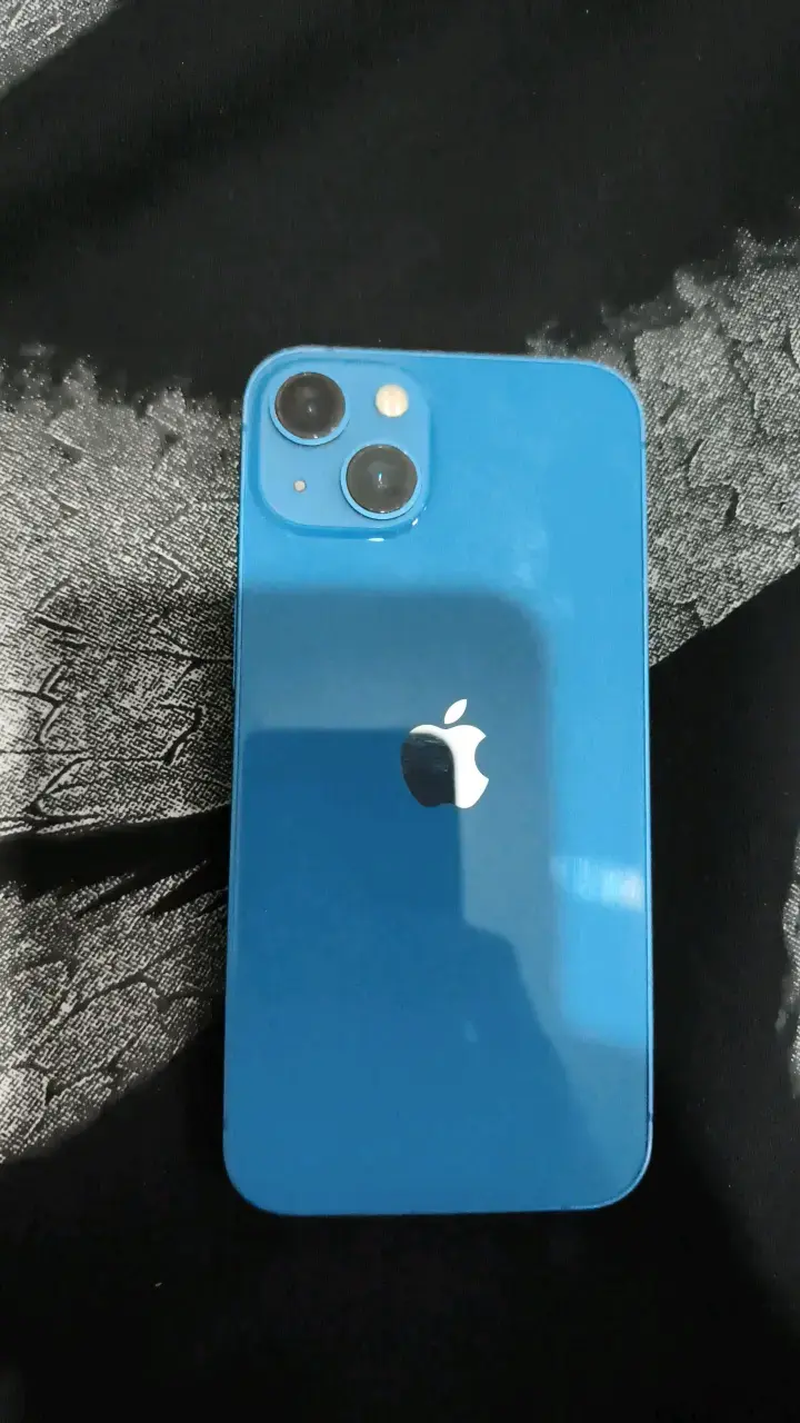 iPhone 13 azul en buen estado - 1
