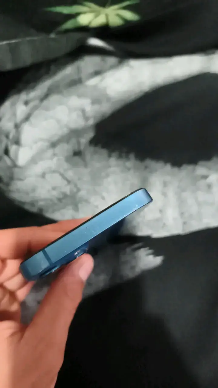 iPhone 13 azul en buen estado - 4