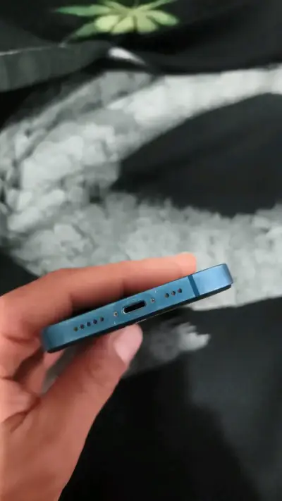 iPhone 13 azul en buen estado - miniatura 5