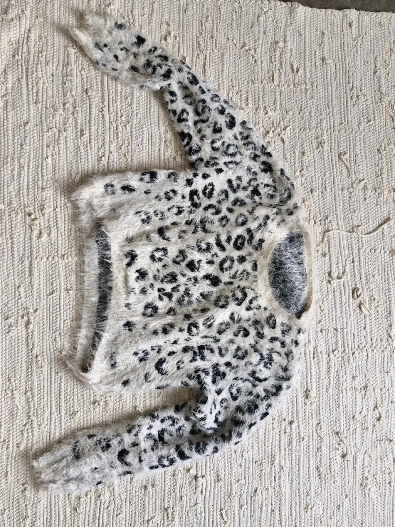 Suéter de mujer con estampado de leopardo