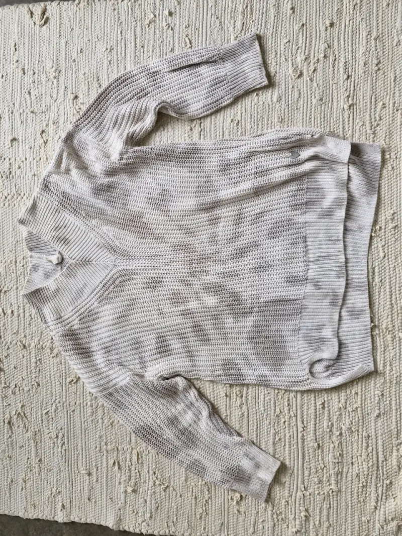 Suéter de punto beige para mujer