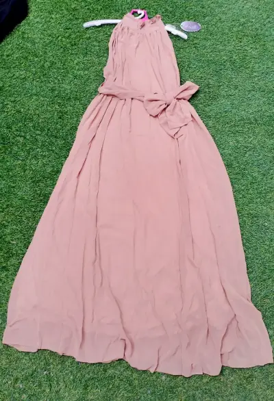 Vestido largo color beige con lazo - miniatura 1