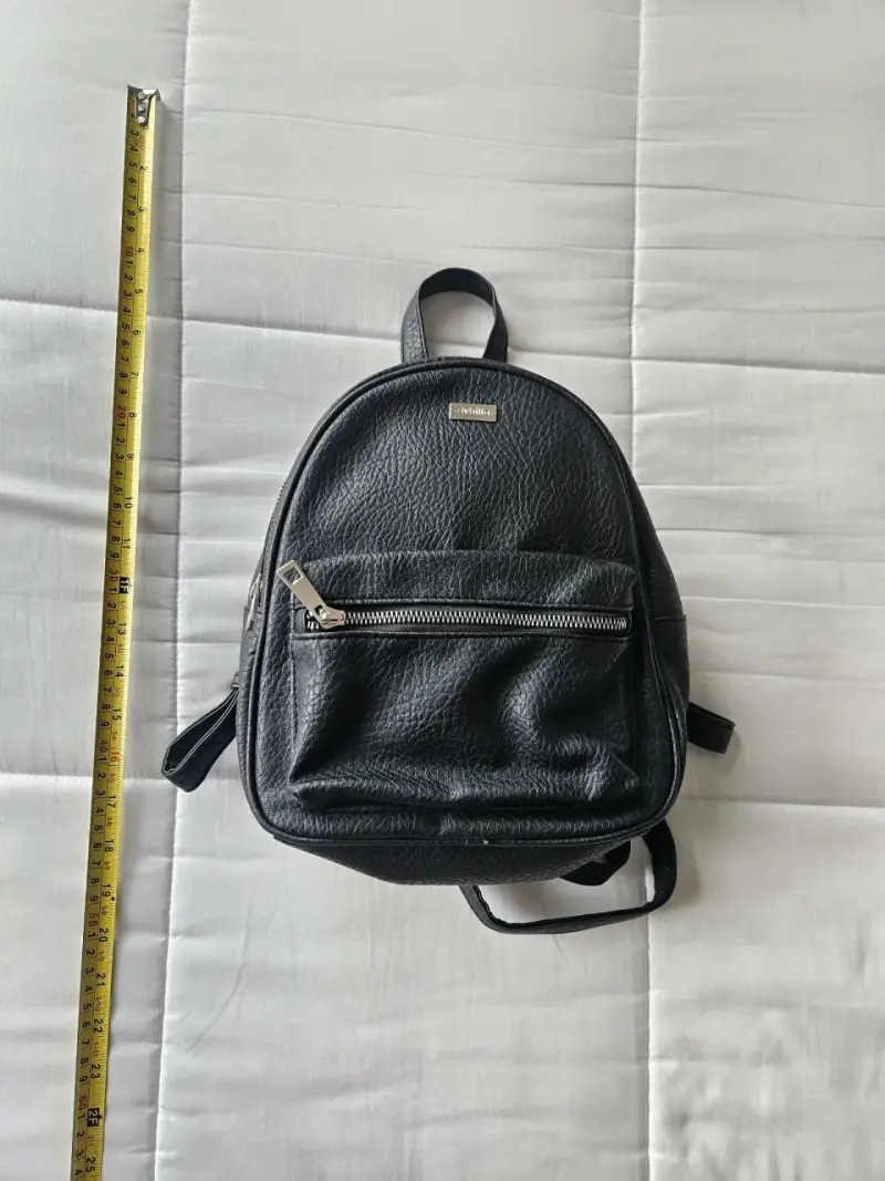 Mochila negra de cuero Sybilla