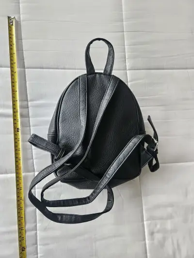Mochila negra de cuero Sybilla - miniatura 2