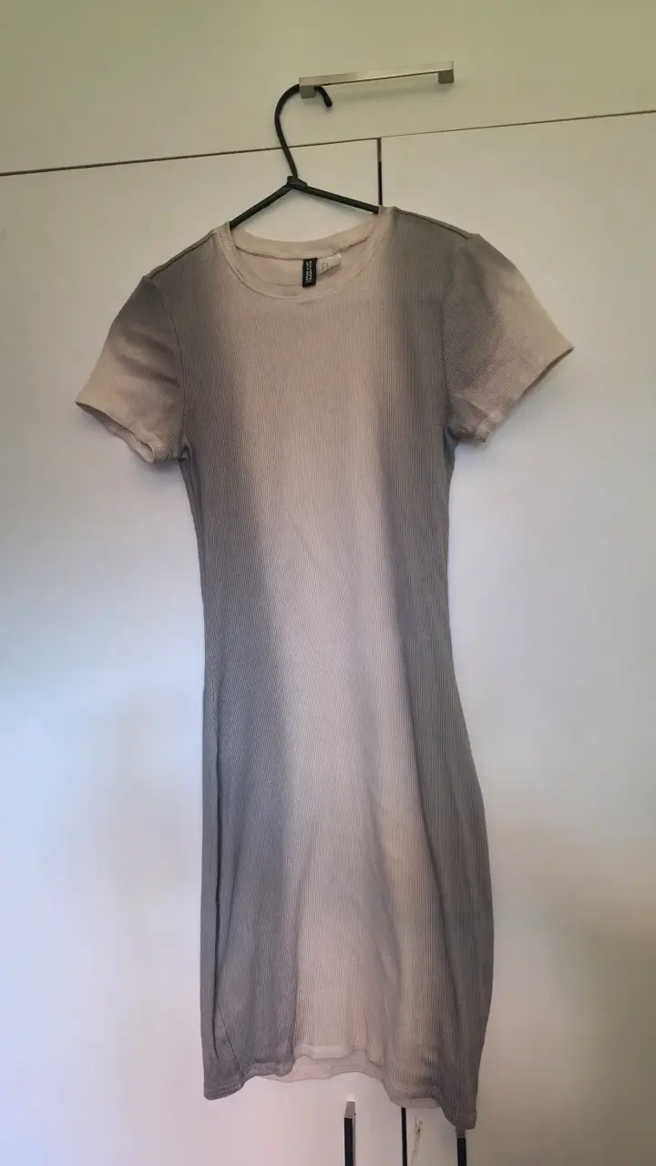 vestido corto gris/blanco