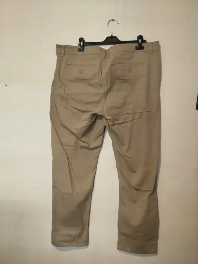 Pantalones beige Tom Ramsey para hombre - miniatura 2
