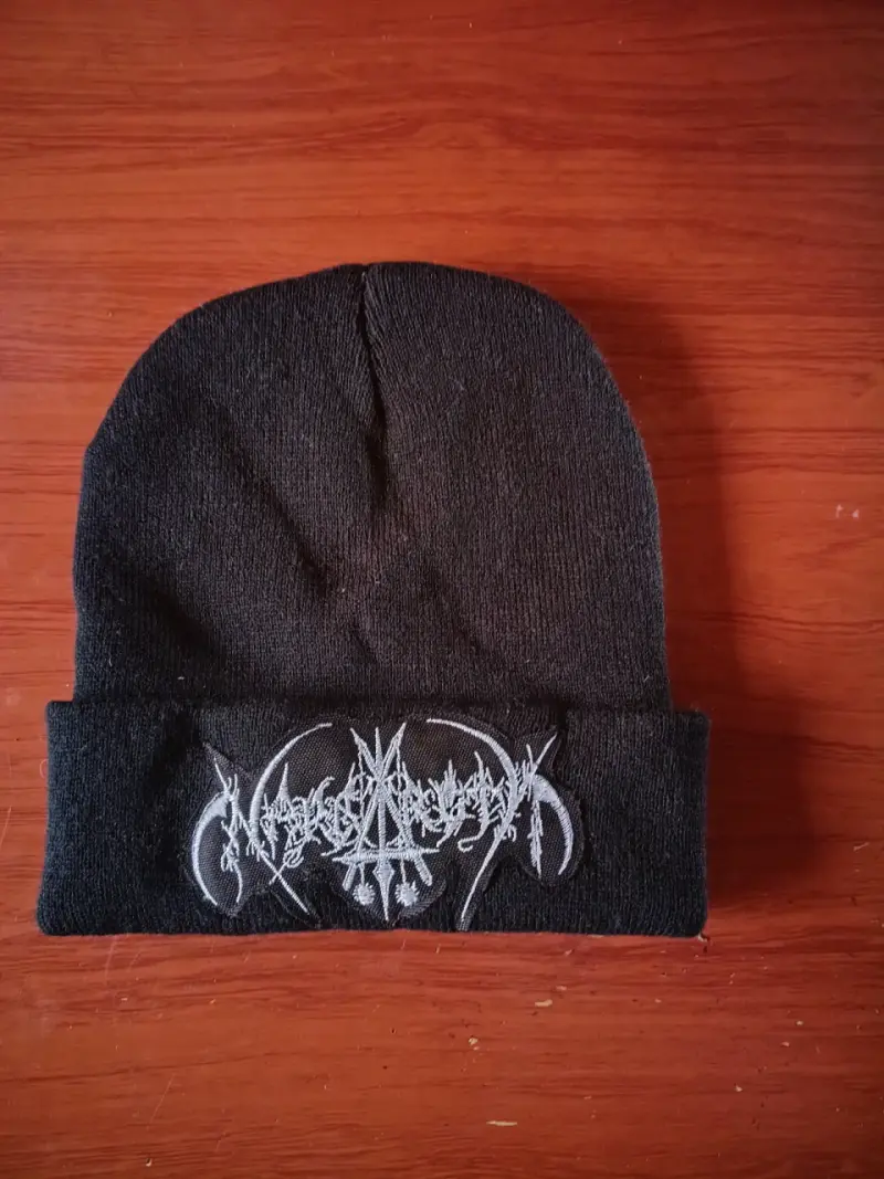 Gorro de lana negro con diseño nargaroth