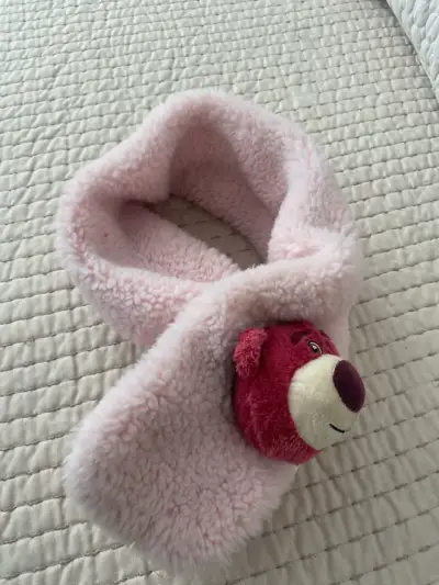 Bufanda infantil rosa con diseño de oso de polar. - miniatura 1