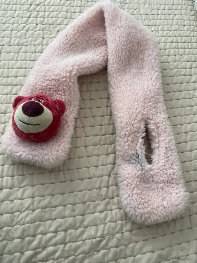 Bufanda infantil rosa con diseño de oso de polar. - 2
