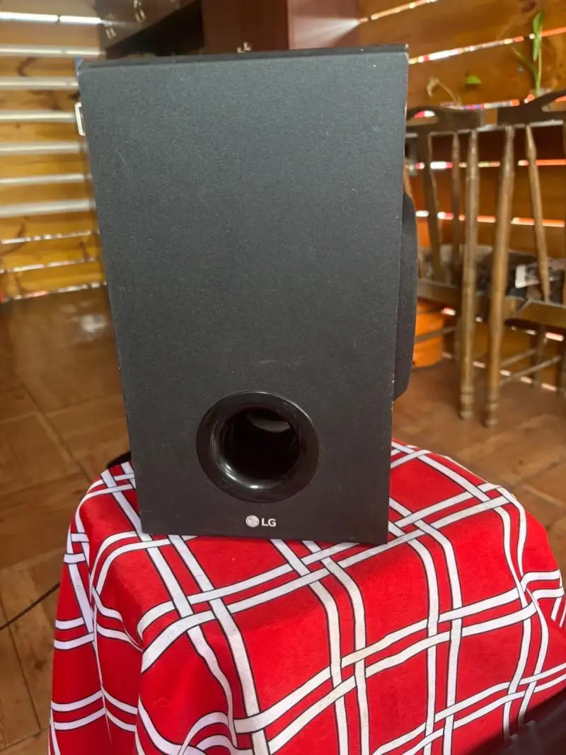 Sistema de sonido LG con subwoofer inalámbrico - 6