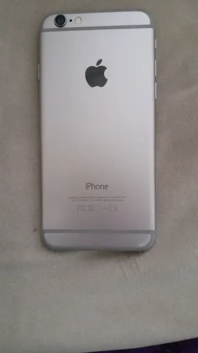 iPhone 6 en buen estado color plata - miniatura 1