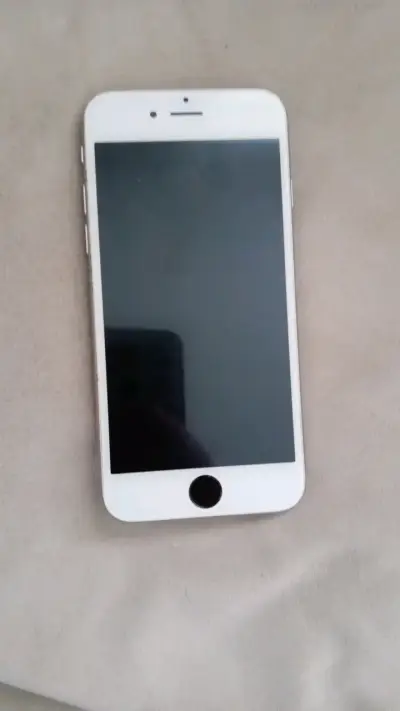 iPhone 6 en buen estado color plata - miniatura 2