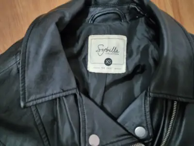 Chaqueta simil cuero negra Sybilla para mujer - miniatura 2