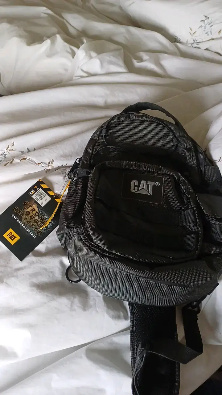 Mochila pequeña negra CAT resistente - 1