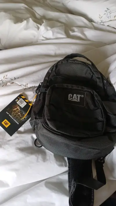 Mochila pequeña negra CAT resistente - miniatura 1