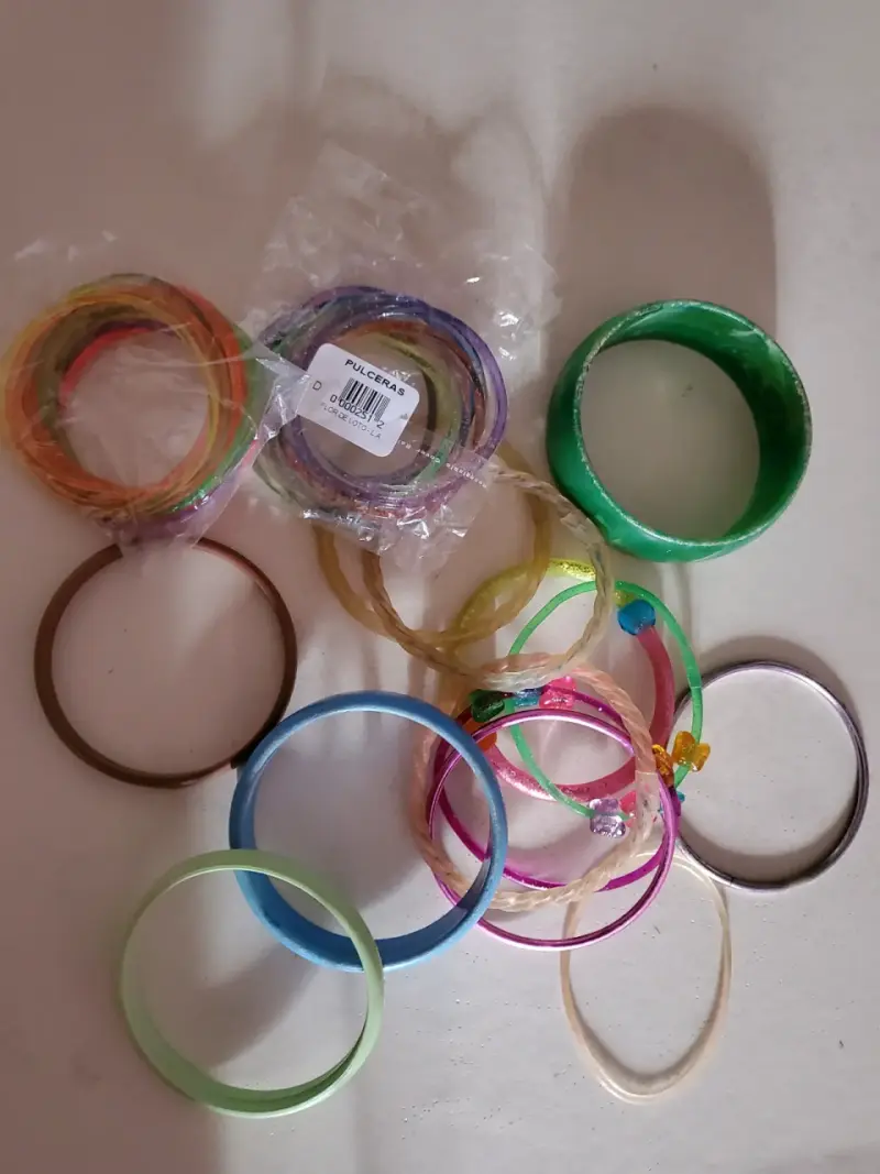 Set de Pulseras de Colores Variados - 1