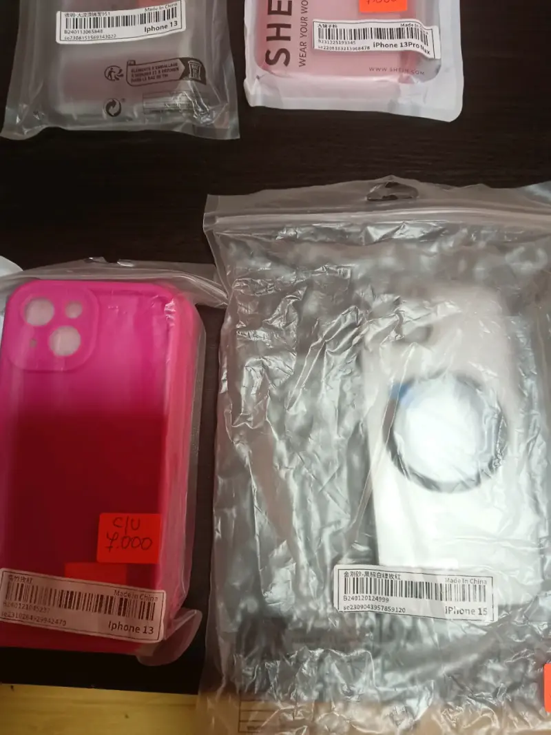 Fundas para iPhone 13 y 15 de colores variados - 4