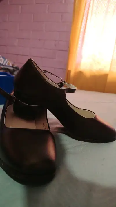 Zapatos de baile negros con tacón bajo - miniatura 3