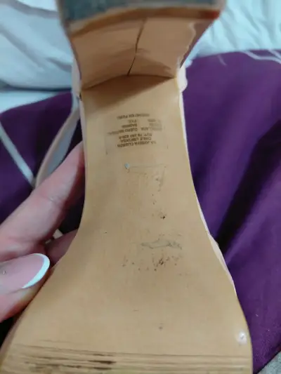 Sandalias de tacón alto beige elegantes - miniatura 1