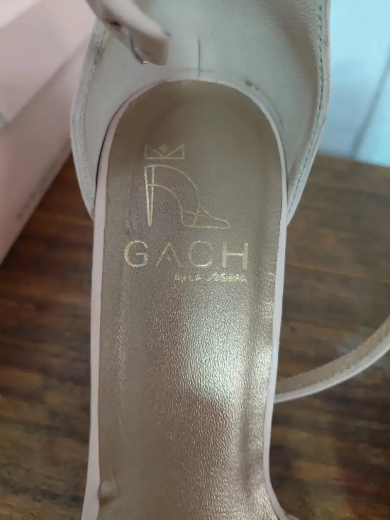 Sandalias de tacón alto beige elegantes - 6