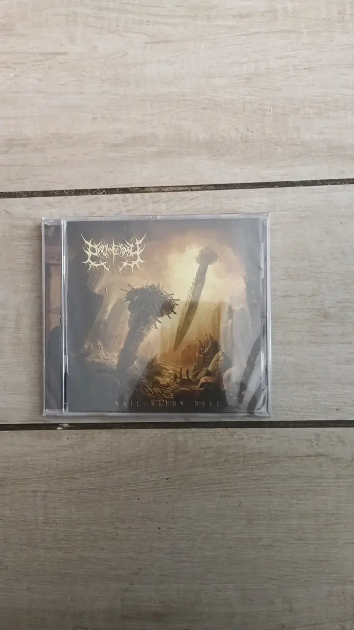 CD de música 'Nail Below Nail' en buen estado - 1