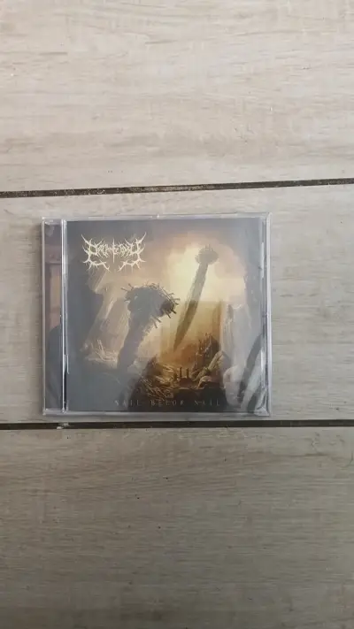 CD de música 'Nail Below Nail' en buen estado - miniatura 1