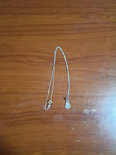 Collar de plata con dije de la U - miniatura 3