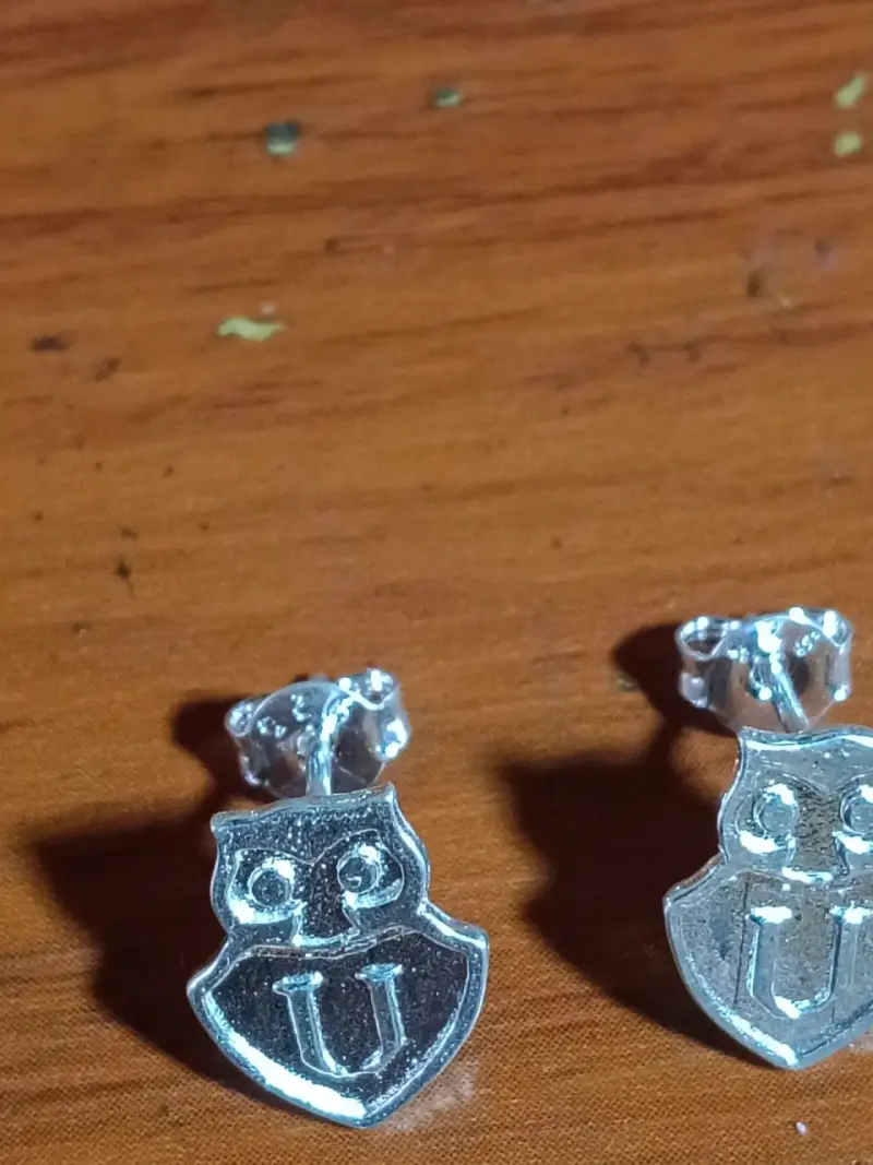 Aros de plata con diseño de la U - 1