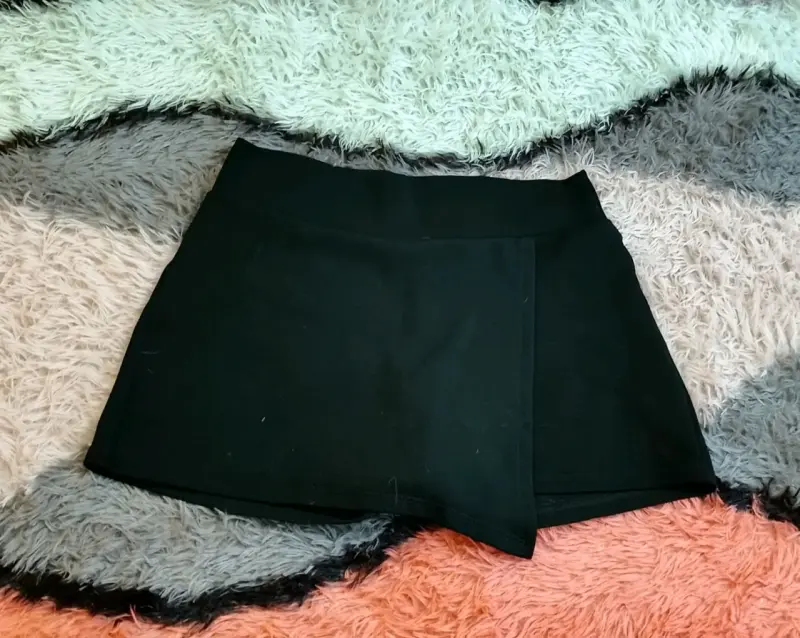 Falda pantalón negra para mujer - 1