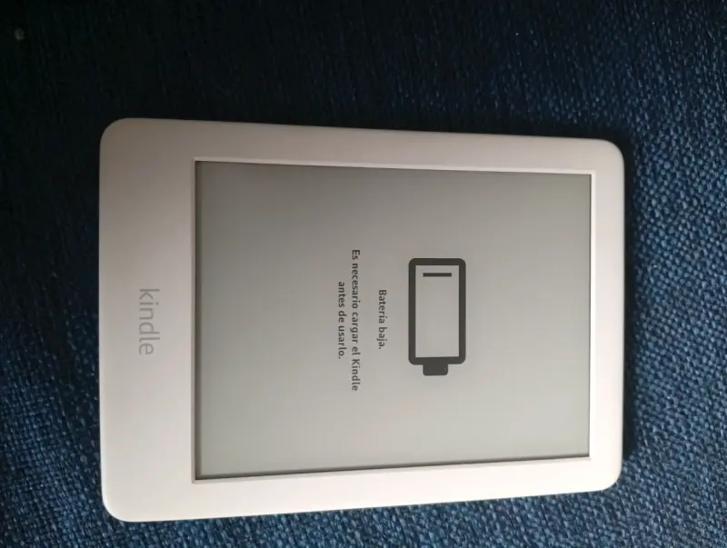 Kindle con funda protectora en buen estado - 4