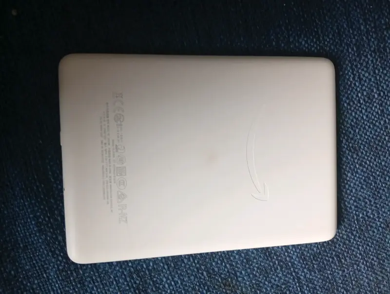 Kindle con funda protectora en buen estado - 5