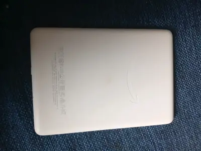 Kindle con funda protectora en buen estado - miniatura 5