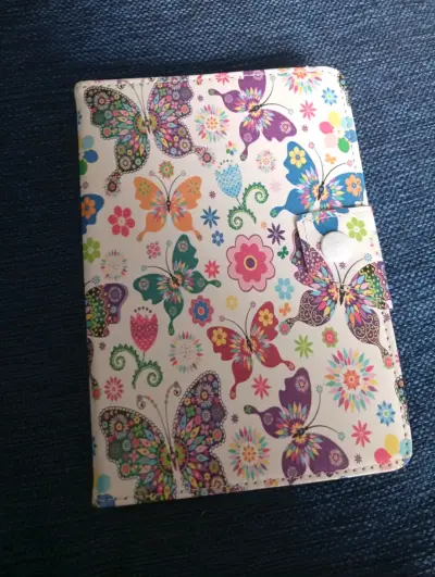 Kindle con funda protectora en buen estado - miniatura 6