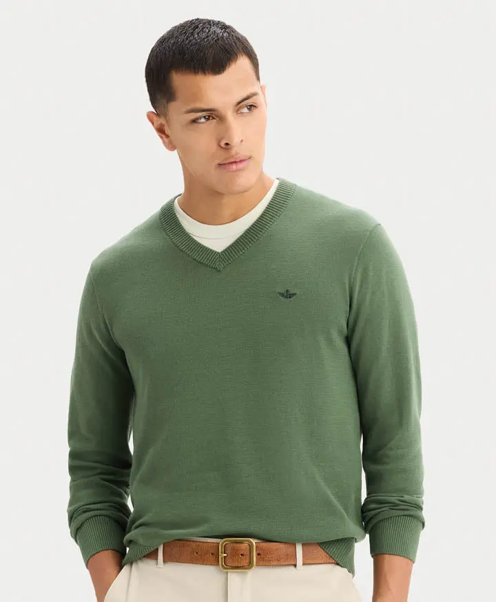 Suéter verde de hombre con cuello en V - 1