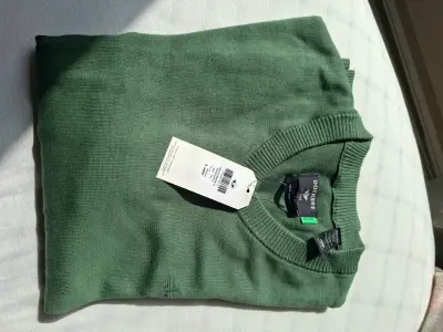 Suéter verde de hombre con cuello en V - miniatura 3
