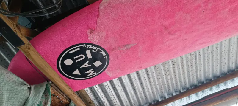 Tabla de surf Maui rosa usada - 3