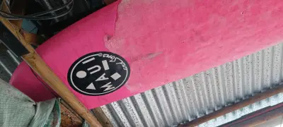 Tabla de surf Maui rosa usada - miniatura 3