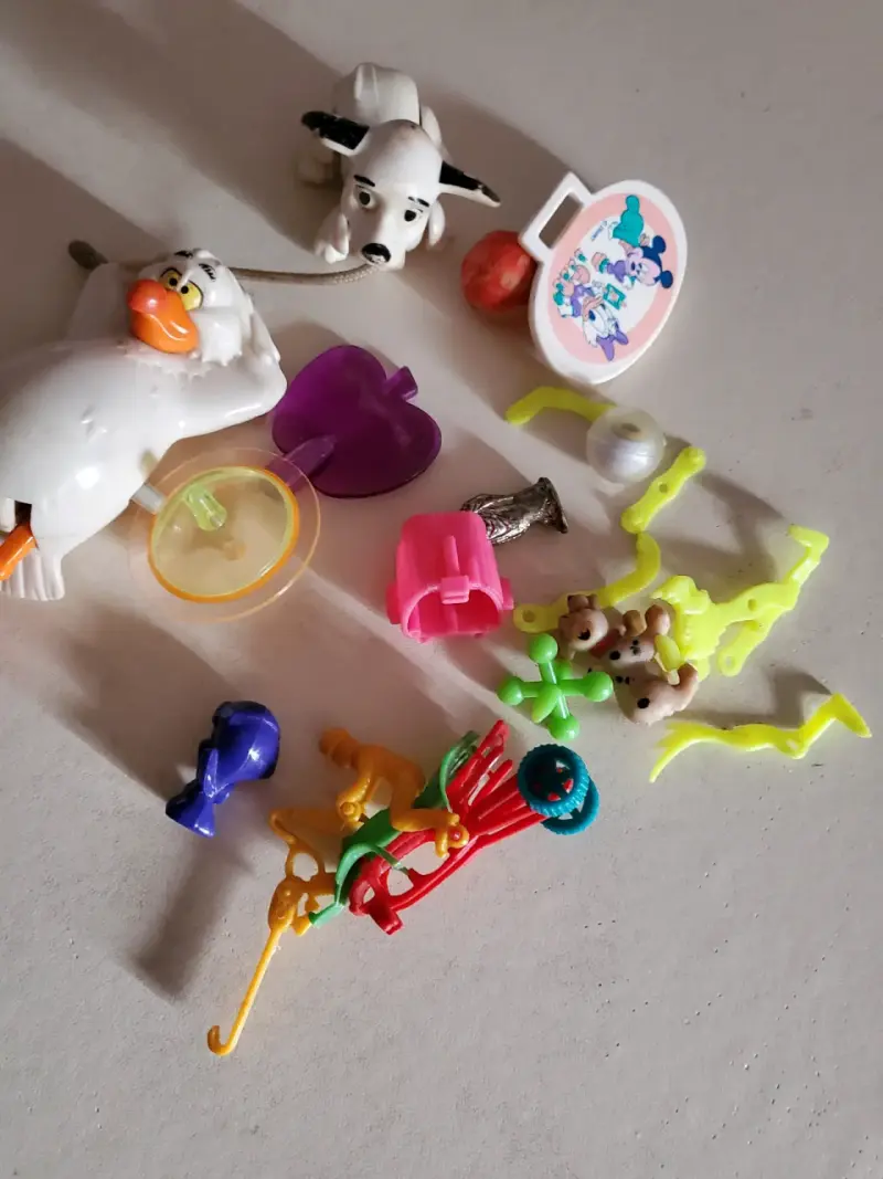 Lote de juguetes pequeños variados - 1