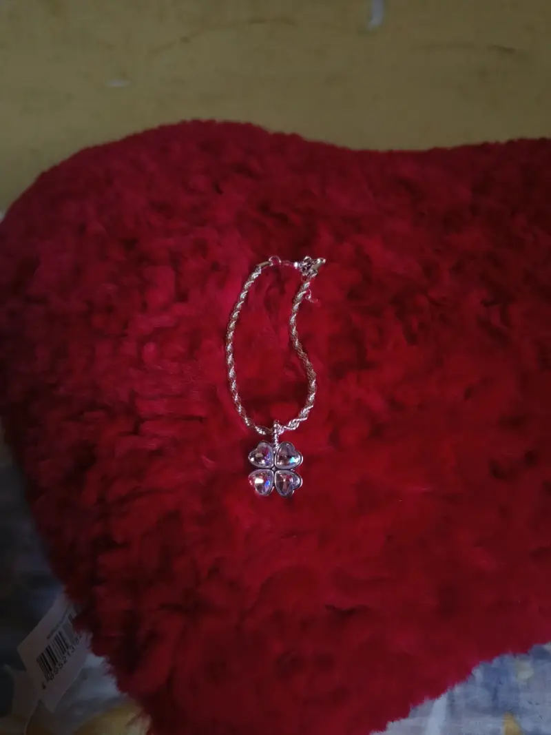 Pulsera de plata con dije de trébol