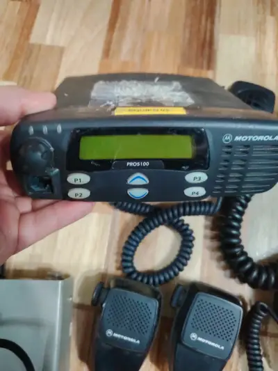 Lote de radios y micrófonos Motorola y Kenwood - miniatura 2