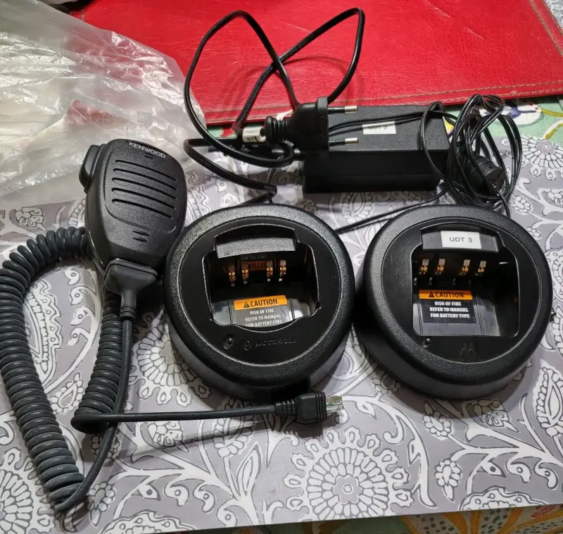 Cargadores de Radio Motorola con Micrófono Kenwood