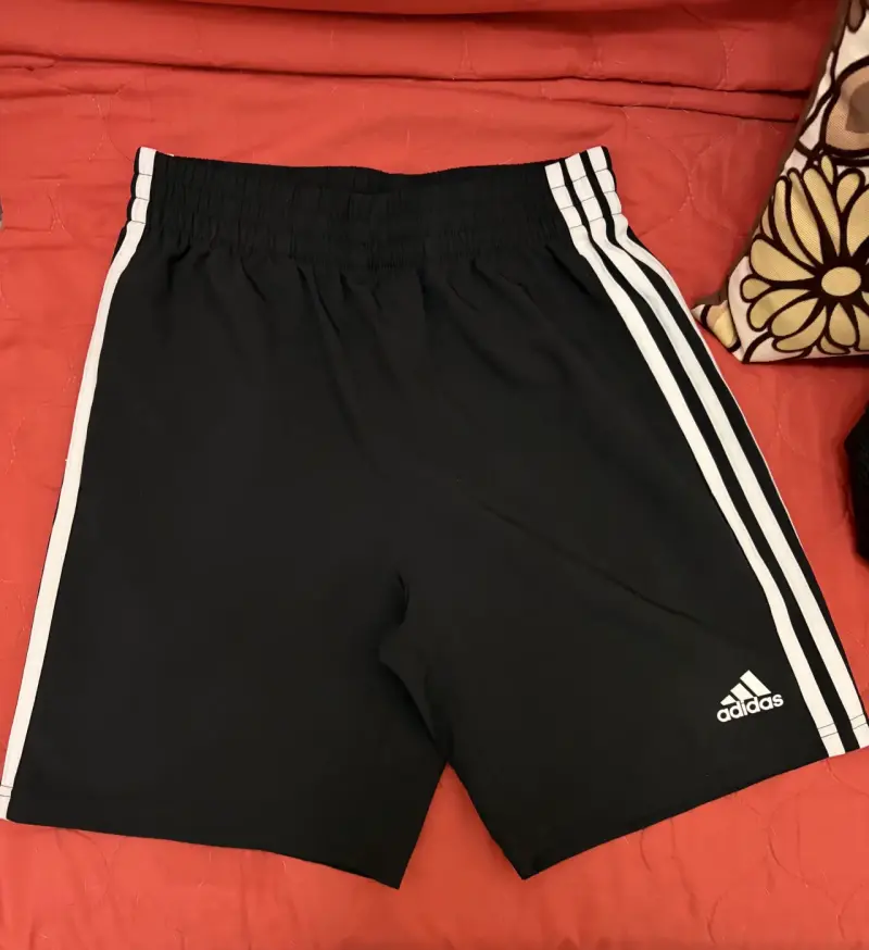 Shorts deportivos negros Adidas talla M para niños - 1