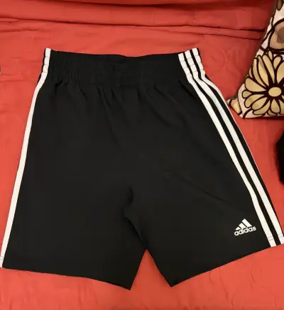 Shorts deportivos negros Adidas talla M para niños - miniatura 1