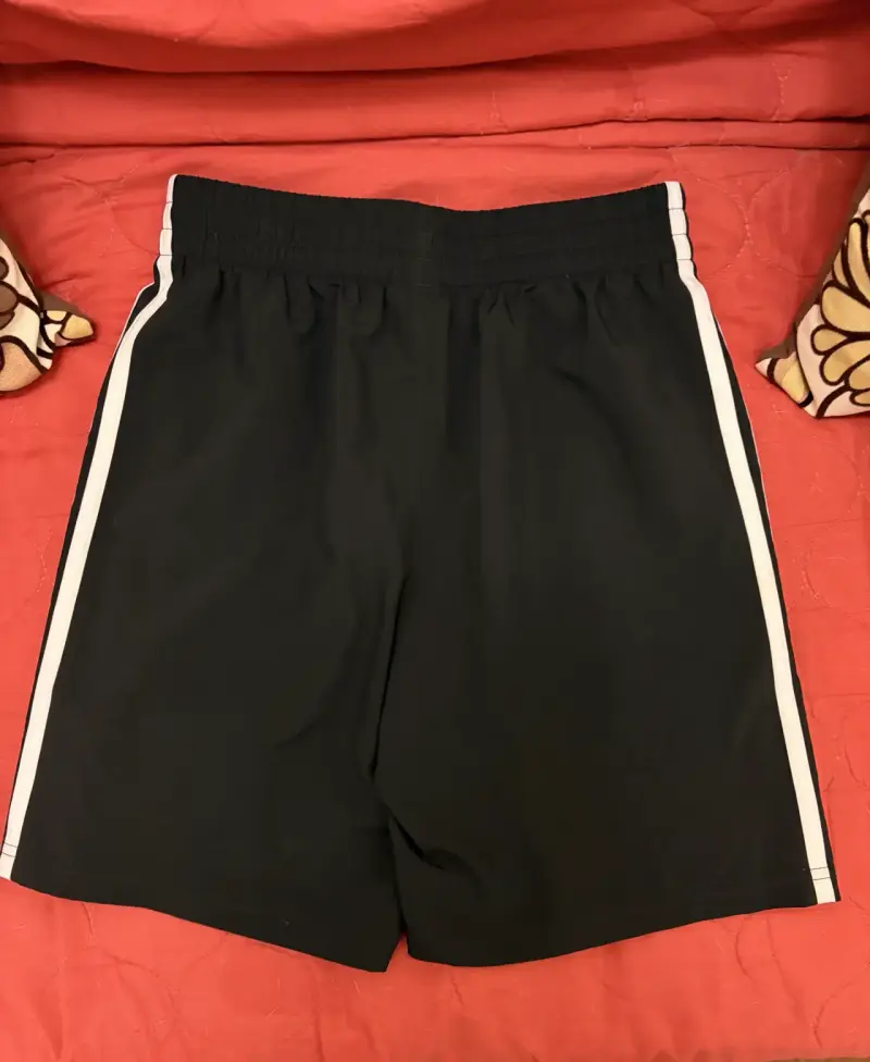 Shorts deportivos negros Adidas talla M para niños - 2