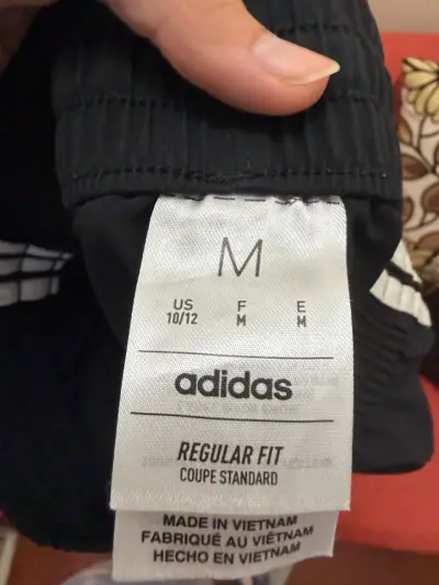 Shorts deportivos negros Adidas talla M para niños - miniatura 3