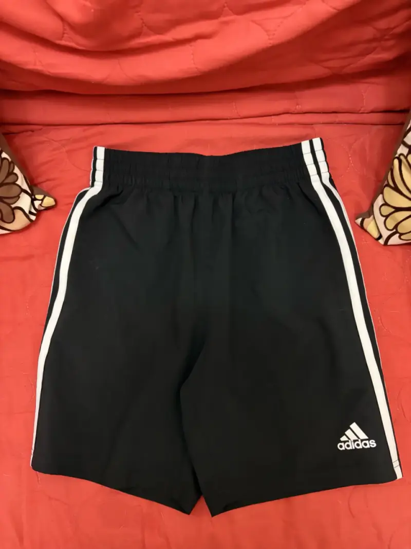 Shorts deportivos negros Adidas talla M para niños - 4
